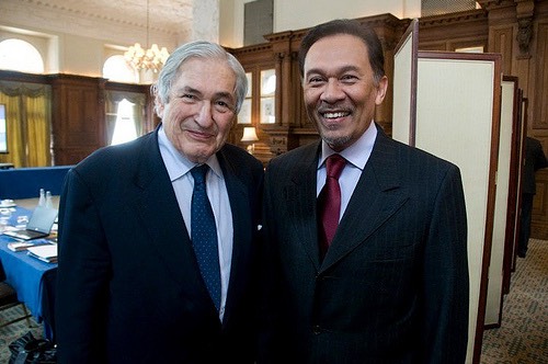 #25.5 Anwar & Wolfensohn World Bank