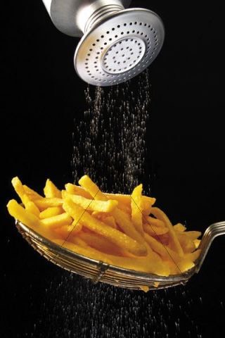 Pic 1. SALTING-FRENCH-FRIES-946764